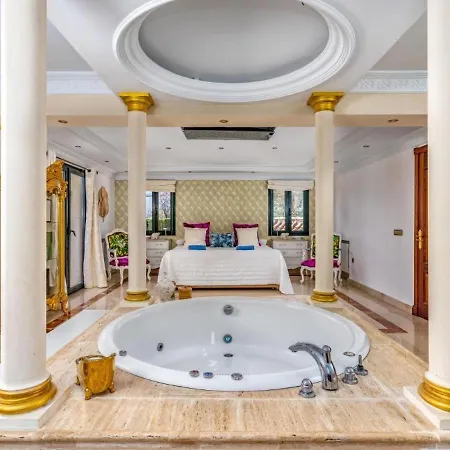 Premium By Homing Villa